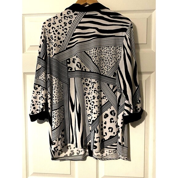 Nygard plus size blouse black and white abstract button up size 2X - Picture 6 of 8